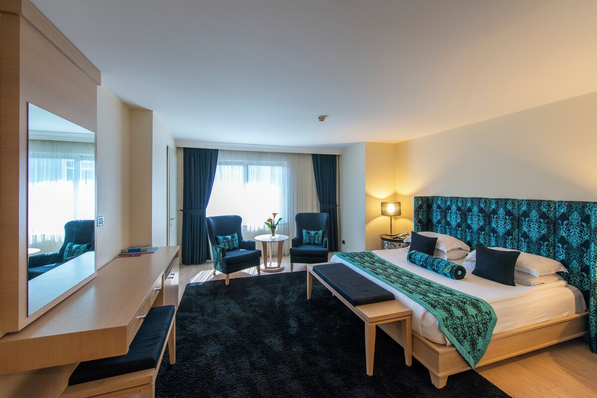 Suite – deluxe | Minibar, safe på rommet, barnesenger (inkludert) og wi-fi (inkludert)