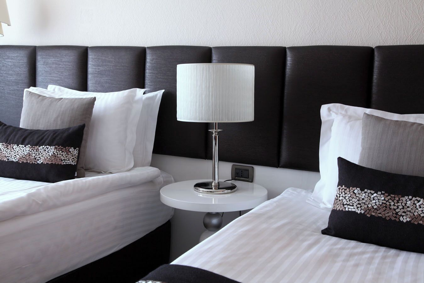 Chambre avec lits jumeaux, vue ville | Minibar, coffres-forts dans les chambres, lits bébé (gratuits)