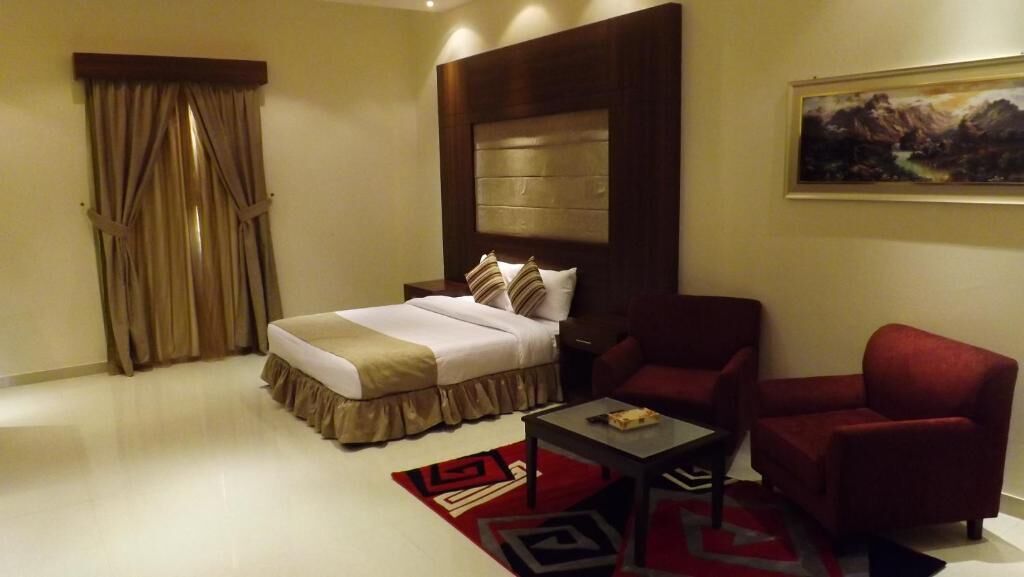 Hypo-allergenic bedding, minibar, iron/ironing board, free WiFi