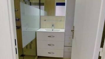 Apartment | Bathroom