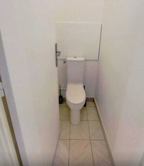 Apartment | Bathroom - Private Room in Shared Apartment - Villeurbanne (Villeurbanne)