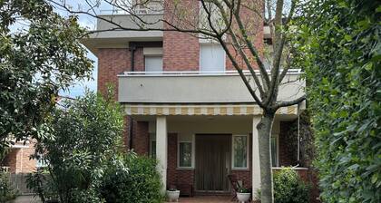 Large House, Ideal for Groups and Families, 6 bedrooms, 5 min from Pamplona