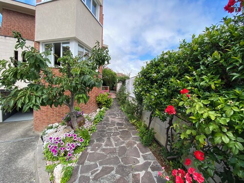 Large House, Ideal for Groups and Families, 6 bedrooms, 5 min from Pamplona