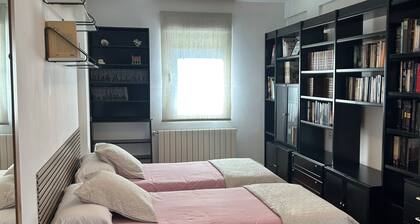 Large house, ideal for groups and families, 6 bedrooms, private garden.