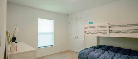 4 bedrooms, free WiFi, bed sheets, wheelchair access