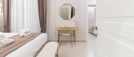 In-room safe, desk, laptop workspace, free WiFi