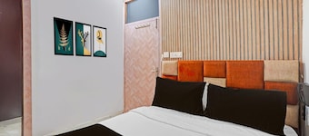Deluxe Hotel Hm Crystal