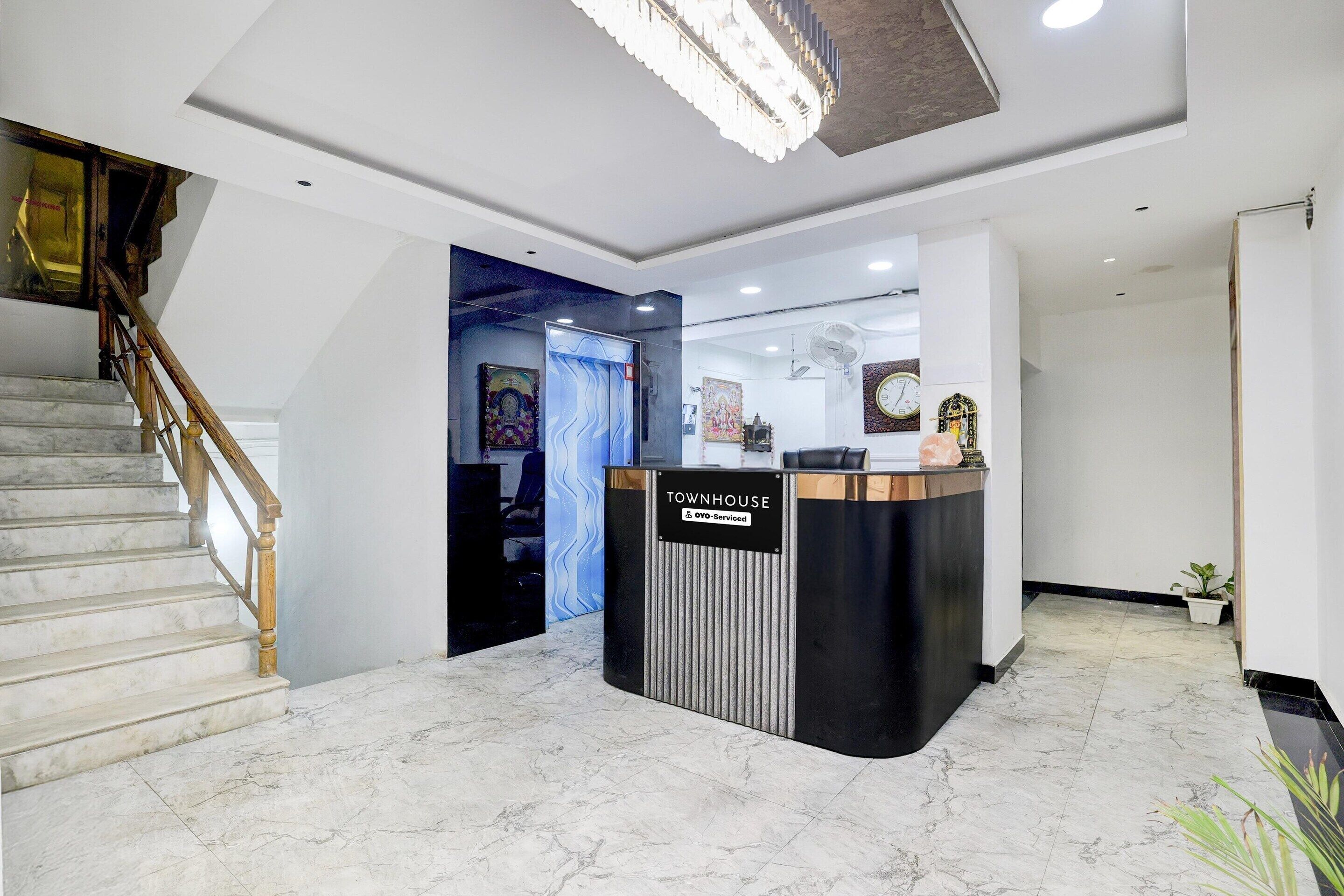 A reception desk with a sign indicating it is serviced by OYO.