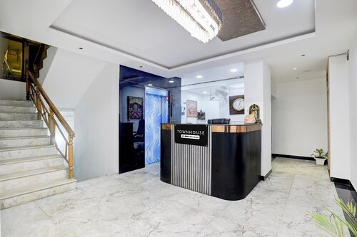 Deluxe Hotel Hm Crystal