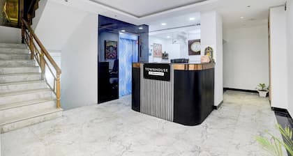 Deluxe Hotel Hm Crystal