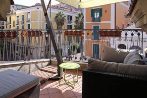 Property grounds - Modern facility in the heart of Salerno in the central Piazza Portanova (Salerno)