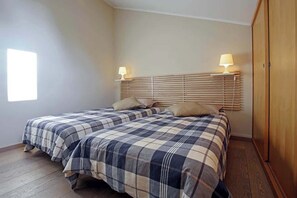 4 bedrooms, WiFi, bed sheets - Modern facility in the heart of Salerno in the central Piazza Portanova (Salerno)