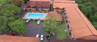Your Retreat in Ubatuba: Swimming Pool, Comfort, and a Great Location.