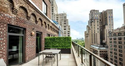 Elegant Midtown Studio Plus at The Quin – Central Park & Broadway Nearby