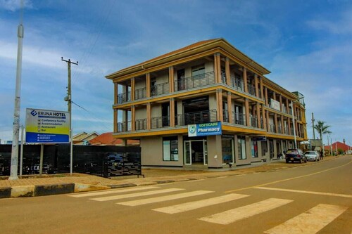 Vees Hotel & Furnished Apartments