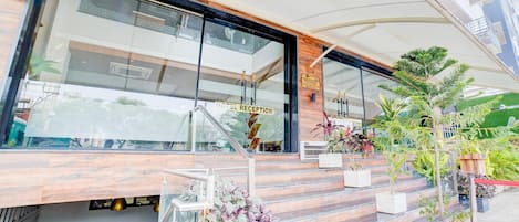 House | Reception