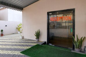House | Reception - Deluxe Tropicana Beach Resort (Kanthi)