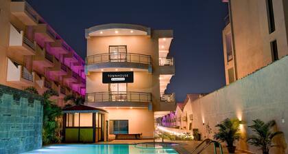 Deluxe Tropicana Beach Resort
