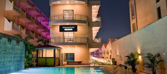 Deluxe Tropicana Beach Resort