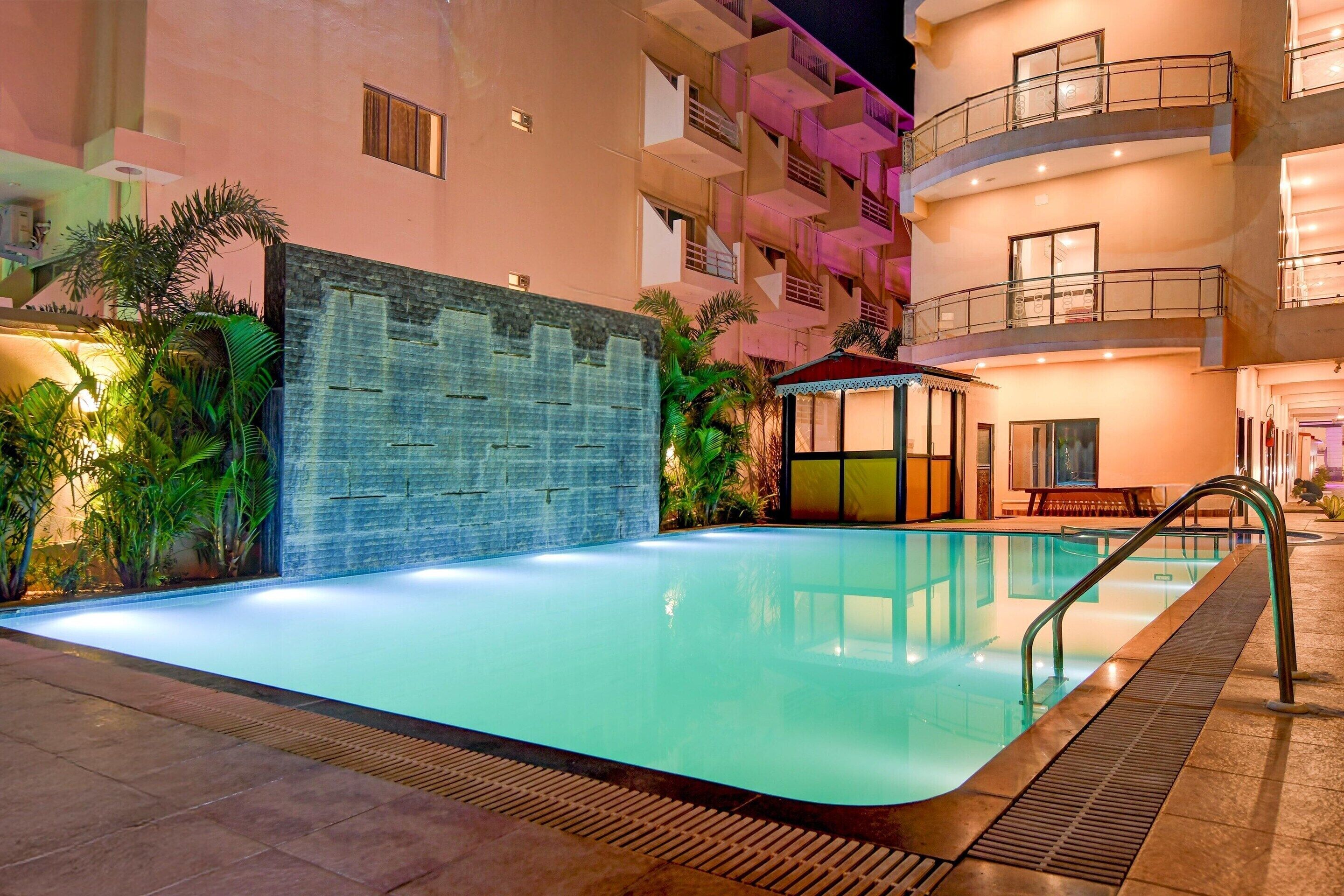 House | Pool