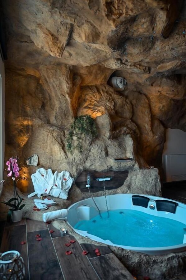 Luxury Studio Suite, Mountain View | Interior