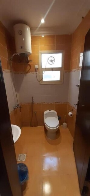 Căn hộ, 1 phòng ngủ | Phòng tắm | Vòi sen/bồn tắm kết hợp, máy sấy tóc, dép đi trong nhà, xà phòng 