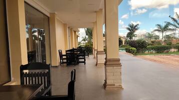 Tempat makan outdoor