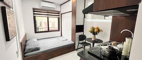 Studio, City View | Desk, free WiFi