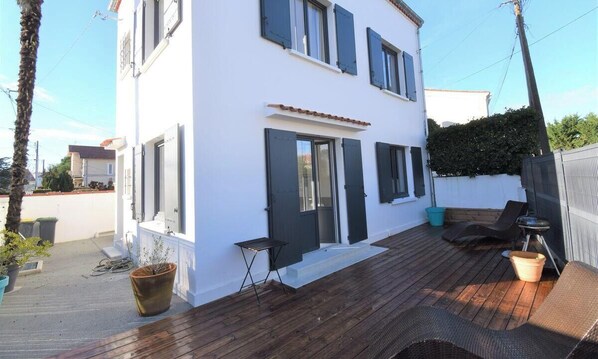 Exterior - Renovated house 500 m from the sea (Royan)