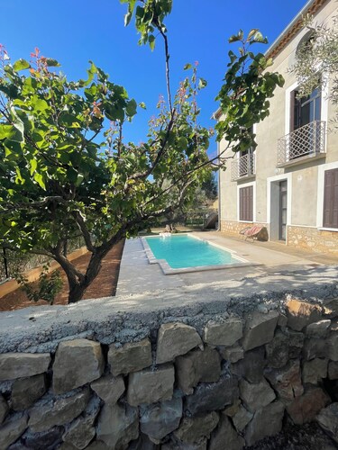 Haut de villa ( 1 er étage) avec piscine