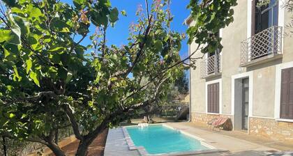 Haut de villa ( 1 er étage) avec piscine