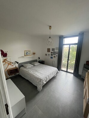 Room - Vrbo Property (Six-Fours-les-Plages)