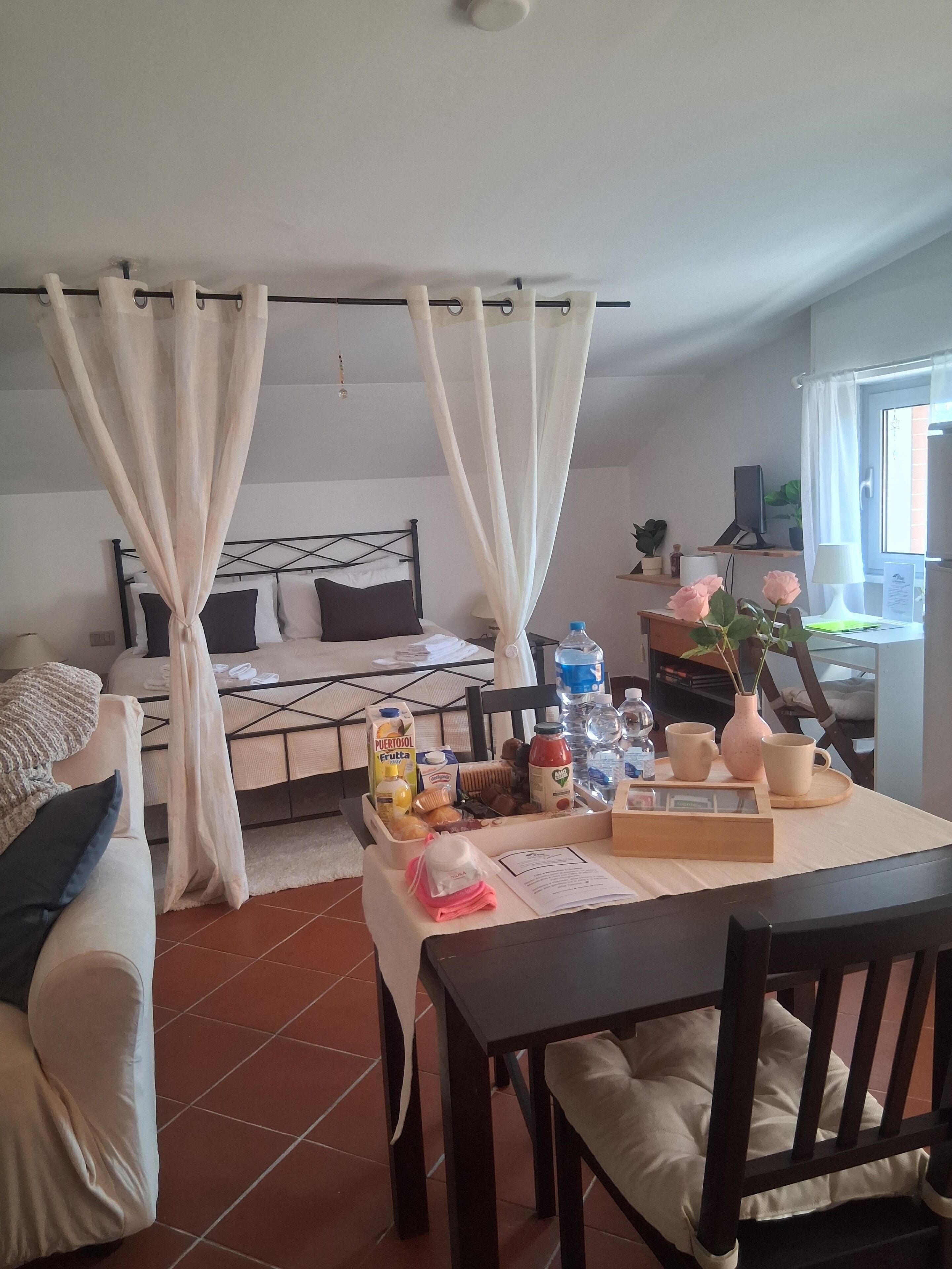 1 habitación, escritorio, tabla de planchar con plancha y wifi gratis 