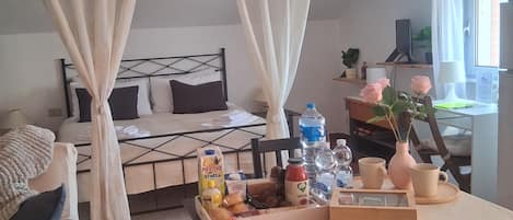 1 habitación, escritorio, tabla de planchar con plancha y wifi gratis