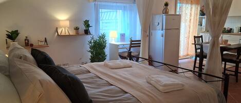 1 Schlafzimmer, Schreibtisch, BĂŒgeleisen/BĂŒgelbrett, kostenloses WLAN