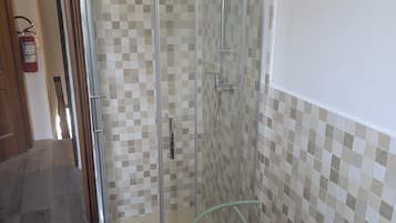 Comfort Double or Twin Room, Hill View | Bathroom