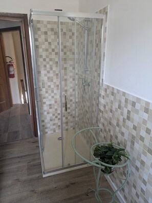 Quarto casal ou duplo conforto, vista para a colina | Banheiro