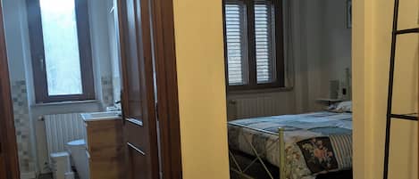 Chambre Confort Double ou avec lits jumeaux, vue colline | Wi-Fi gratuit