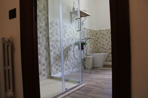 Comfort Double or Twin Room, Hill View | Bathroom | Shower, free toiletries, hair dryer, towels - Ma che idea di Cistellini Matteo (Gubbio)