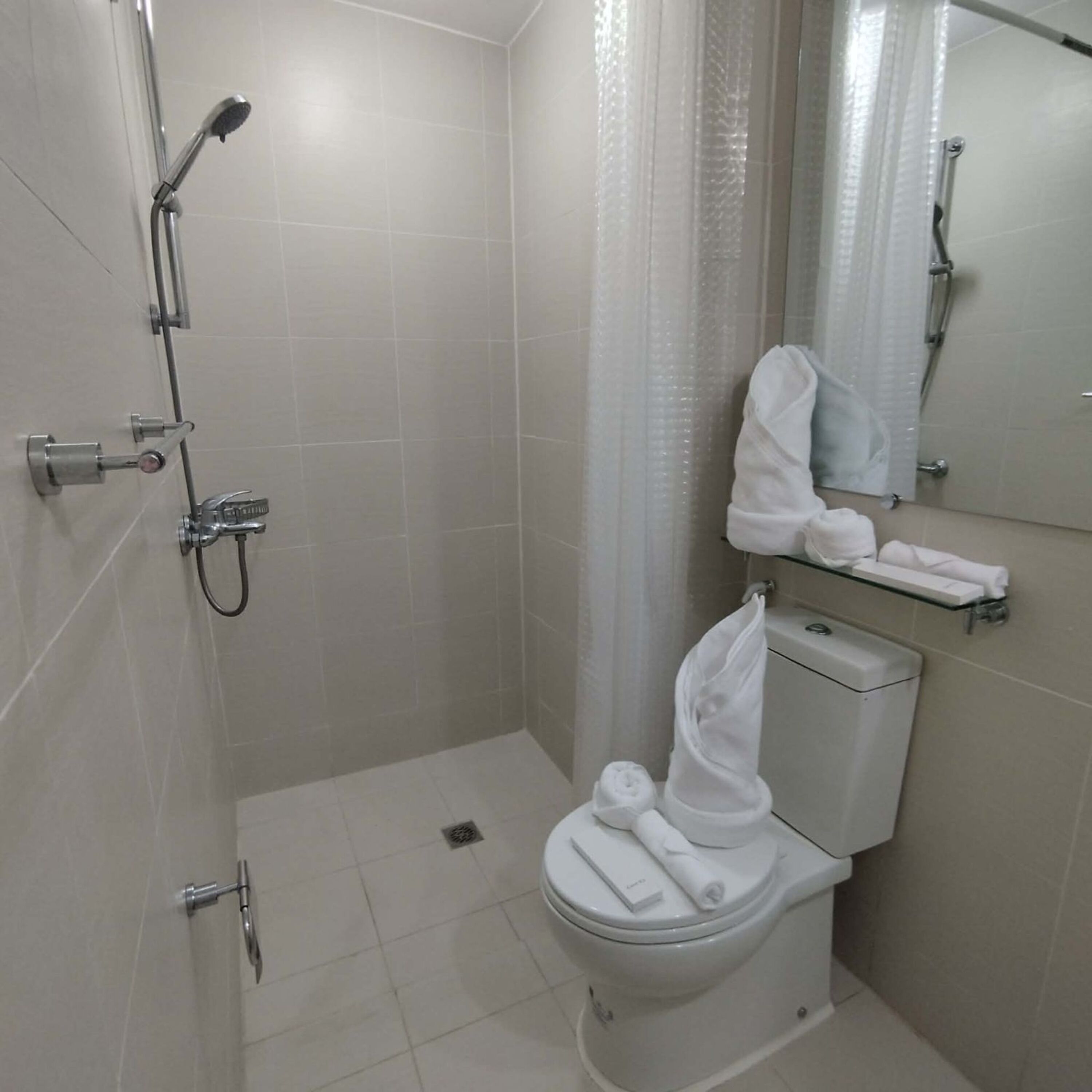 Deluxe-Studio, 1 Queen-Bett, Balkon, Stadtblick | Badezimmer