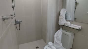 Deluxe-Studio, 1 Queen-Bett, Balkon, Stadtblick | Badezimmer