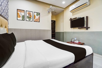 Deluxe Room Zirakpur - Patiala Anvay