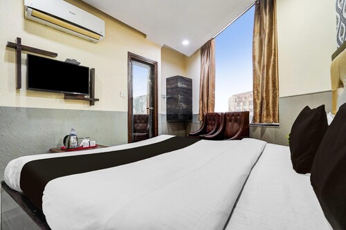 Deluxe Room Zirakpur - Patiala Anvay