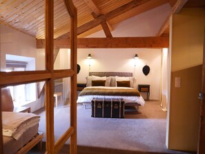 Room - Vrbo Property (Givry)