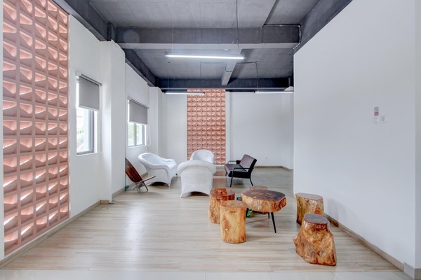 House | Reception