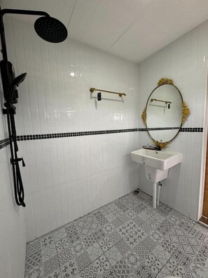Family Villa, 2 Bedrooms, Private Bathroom | Bathroom | Shampoo