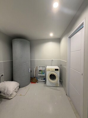 Interior - Roomy Entire 5-bedroom Home•Sleeps 10•Pool•2 min BTS•Rooftop•Free Pickup•Garden (Bangkok)
