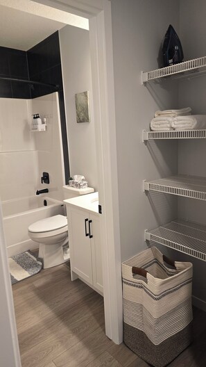Hair dryer, towels, soap, shampoo - Charming 2-bedroom basement suite in Calgary perfect for your getaway. (Calgary)