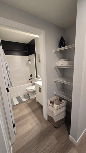 Hair dryer, towels, soap, shampoo - Charming 2-bedroom basement suite in Calgary perfect for your getaway. (Calgary)