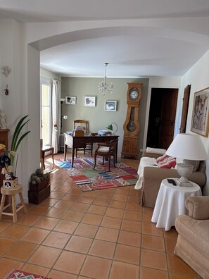 Living area - Aix en Provence, near, beautiful country house 200 m2 with independent studio and swimming pool (VENTABREN)